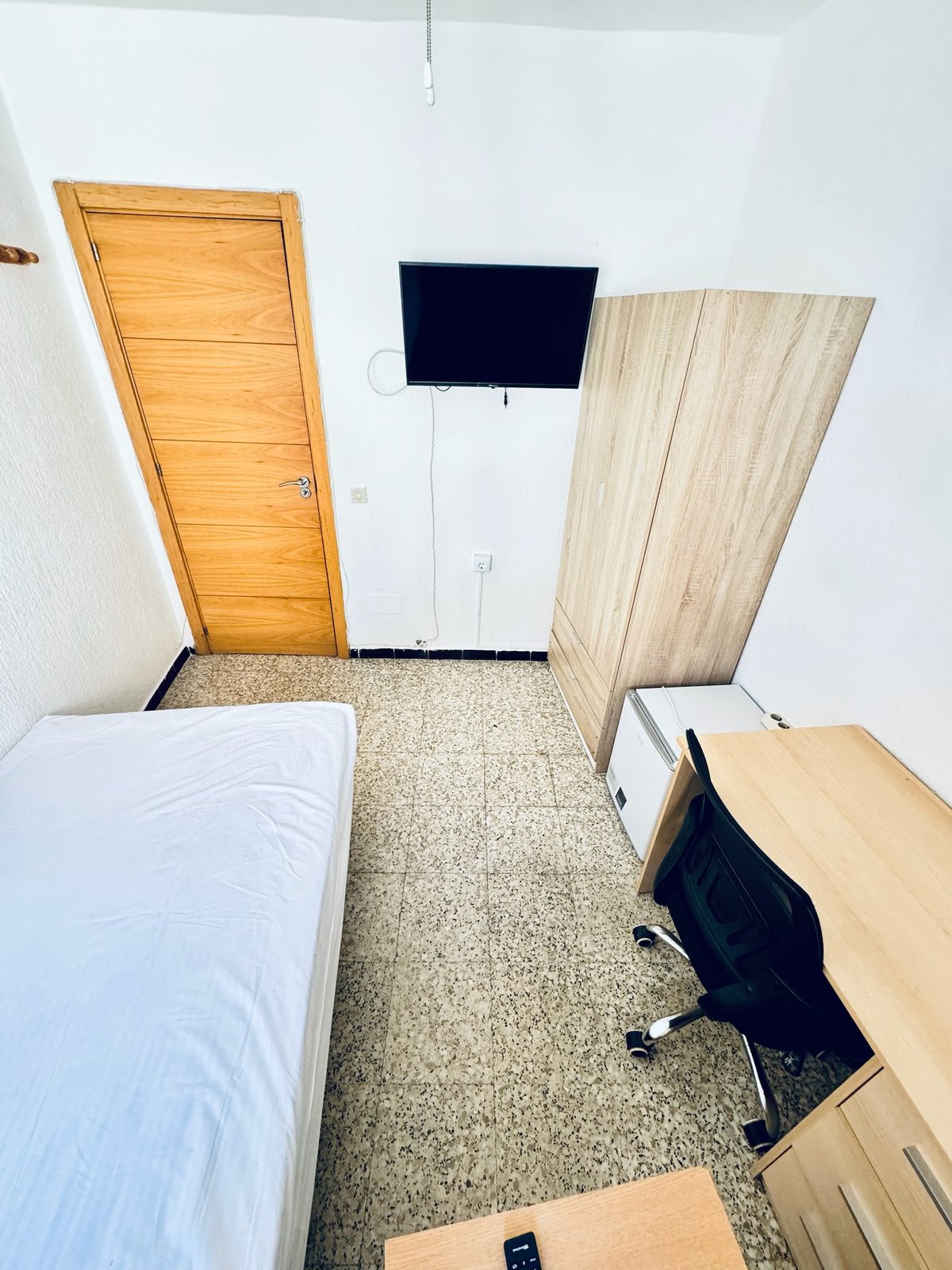 Individual con escritorio · Habitación