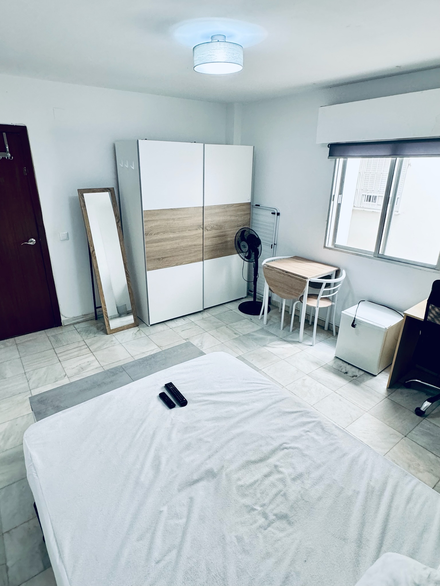 Room H32 · large wardrobe, mirror, auxiliary table and private mini fridge