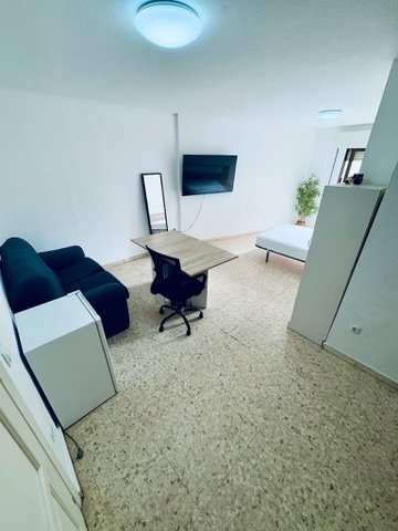 Habitación H42 · vista general desde el acceso