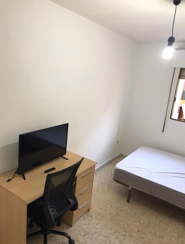 Room H44 · desk with drawers, chair and TV