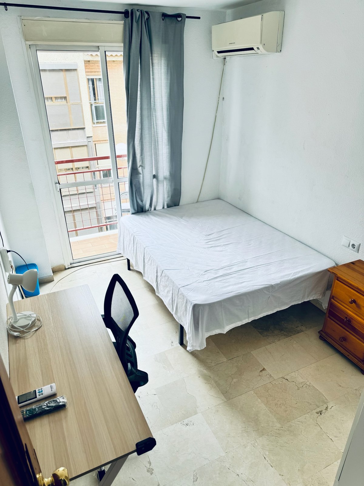 Doble con aire acondicionado · Habitación