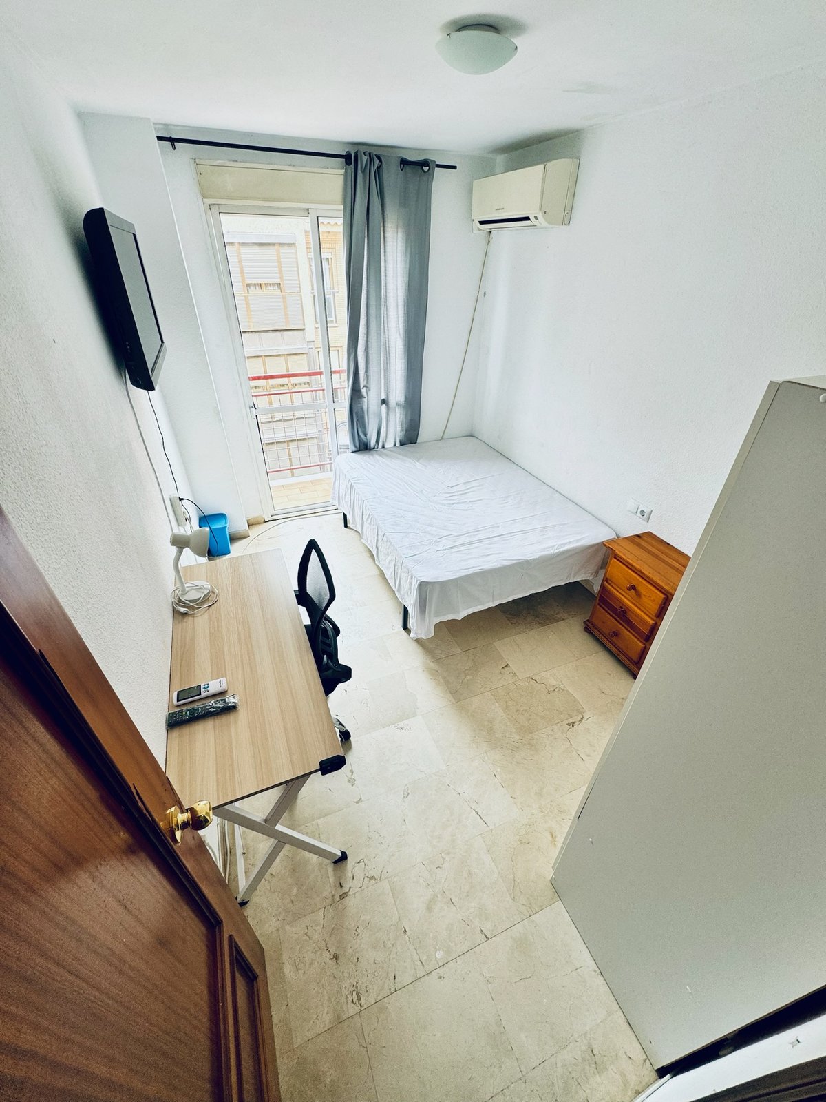 Doble con aire acondicionado · Habitación