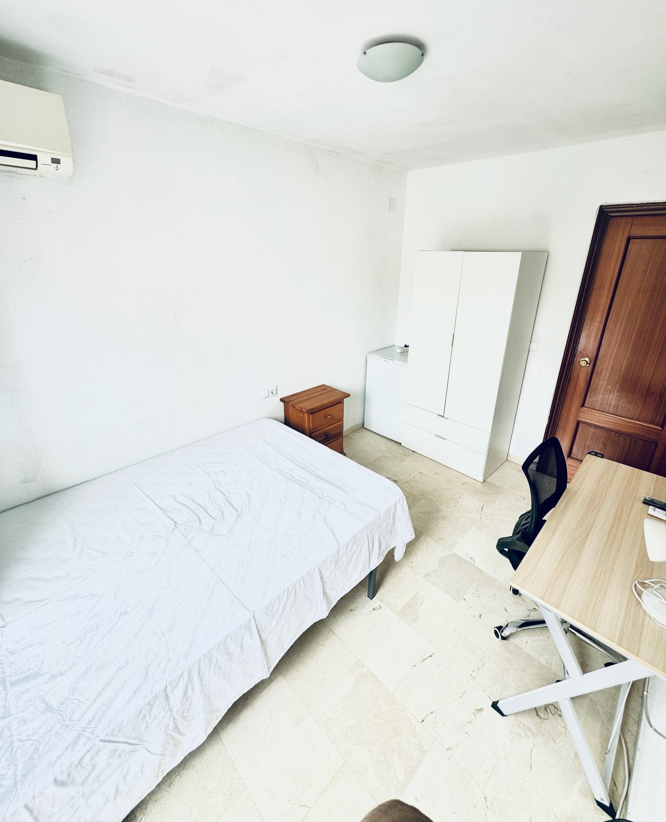 Doble con aire acondicionado · Habitación