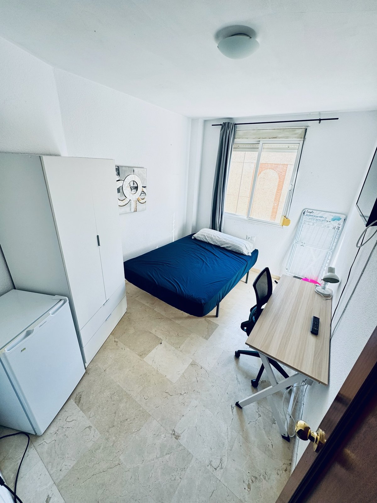 Doble con armario grande · Habitación