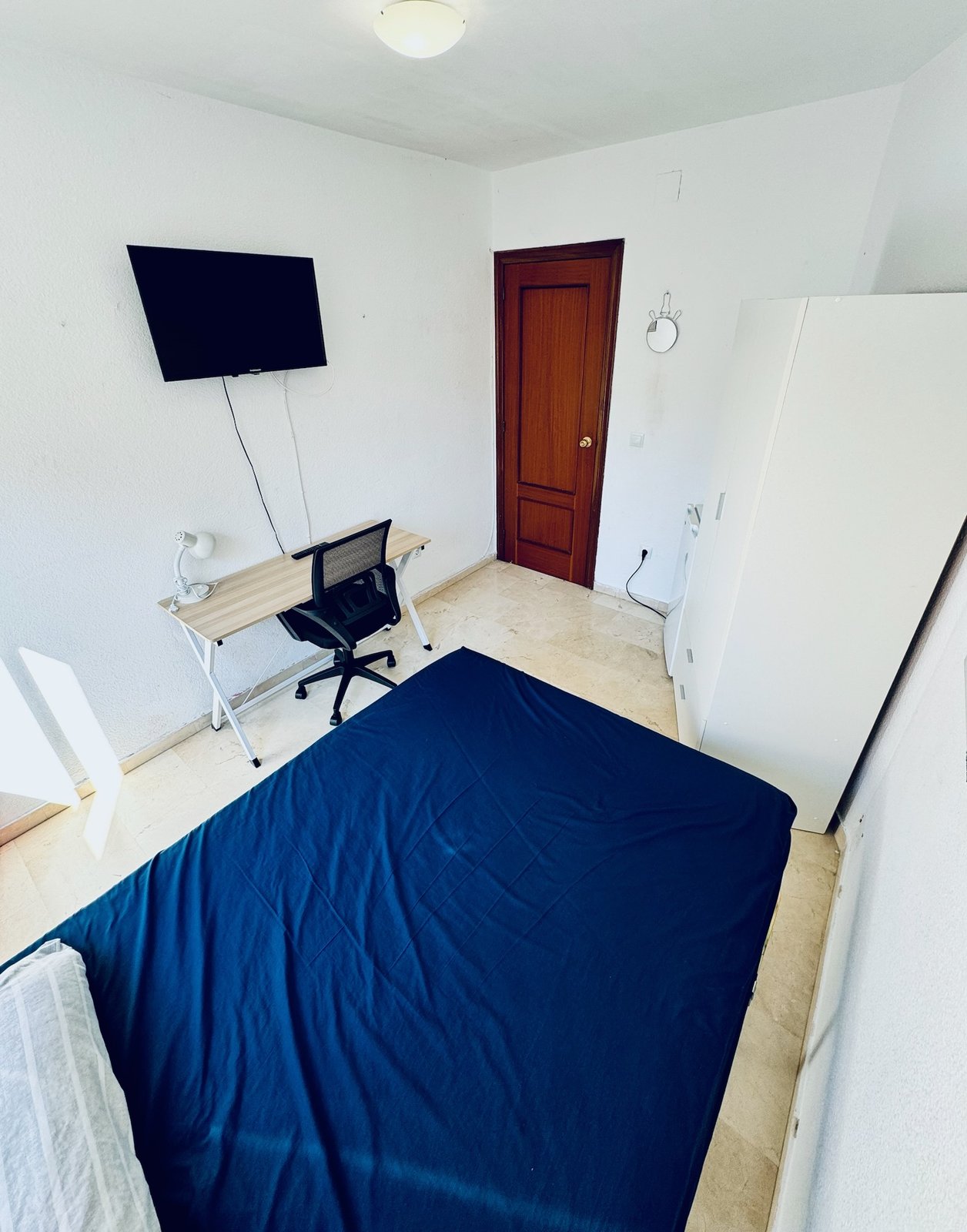 Doble con armario grande · Habitación