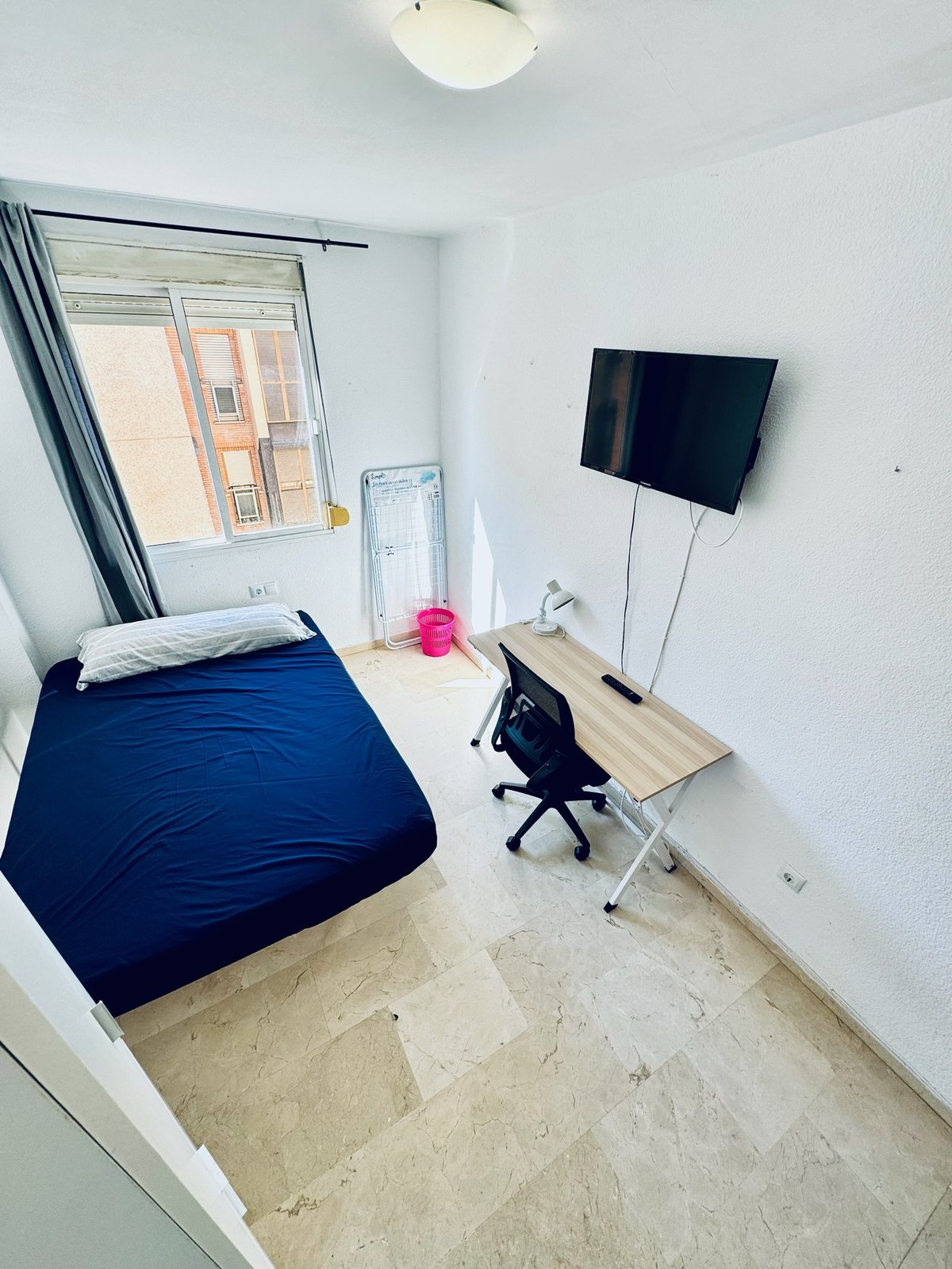 Doble con armario grande · Habitación