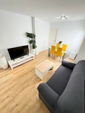 Salón-comedor común · vista desde el sofá hacia la televisión y el comedor