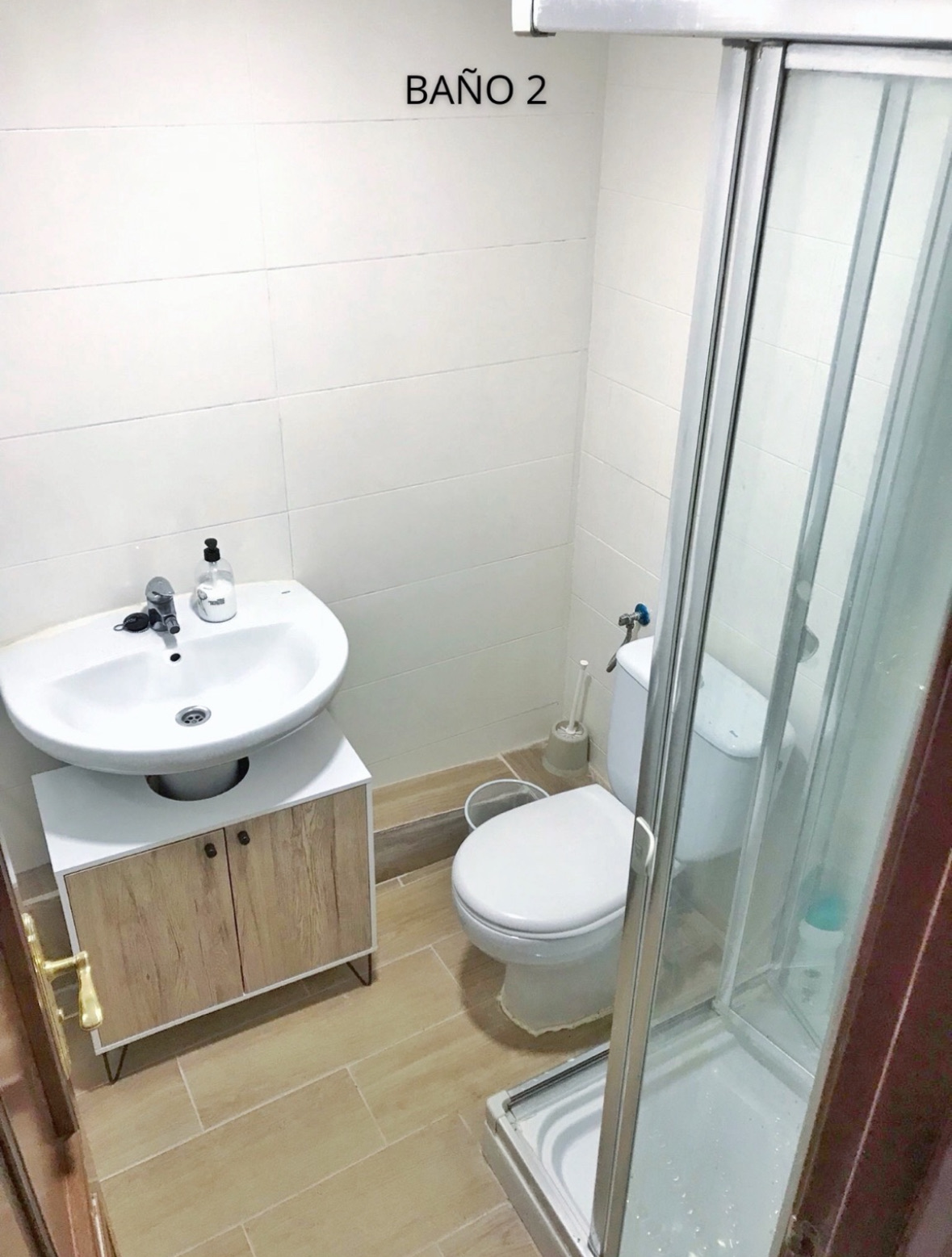 Shared bathroom 2 · enclosed shower, washbasin and toilet