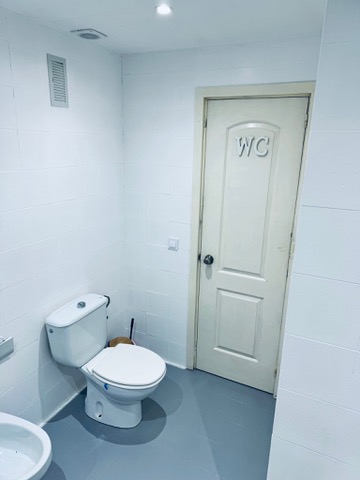 Shared bathroom · view towards the toilet and entrance