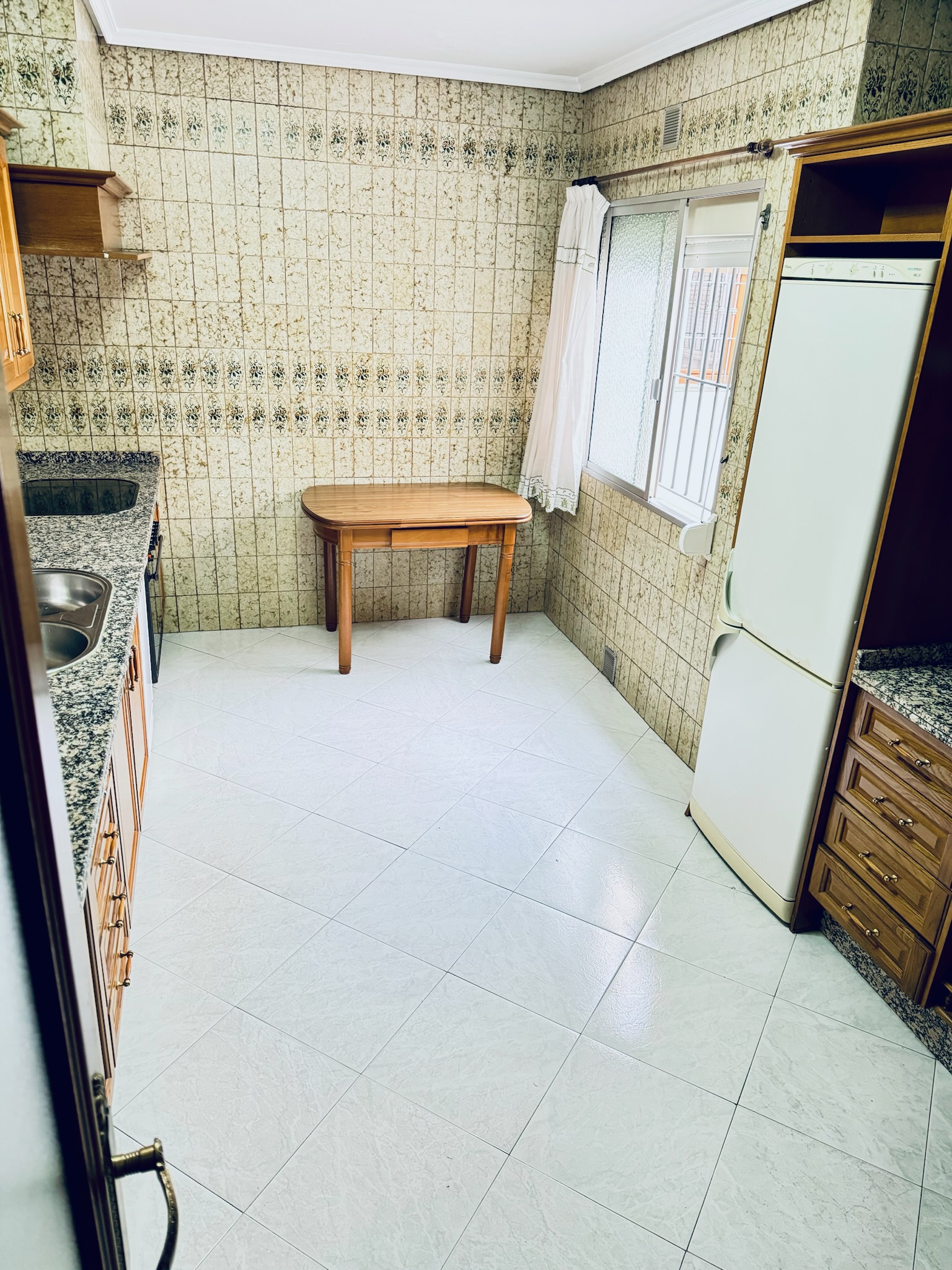 Individual económica · Cocina con mesa comedor y mucha luz